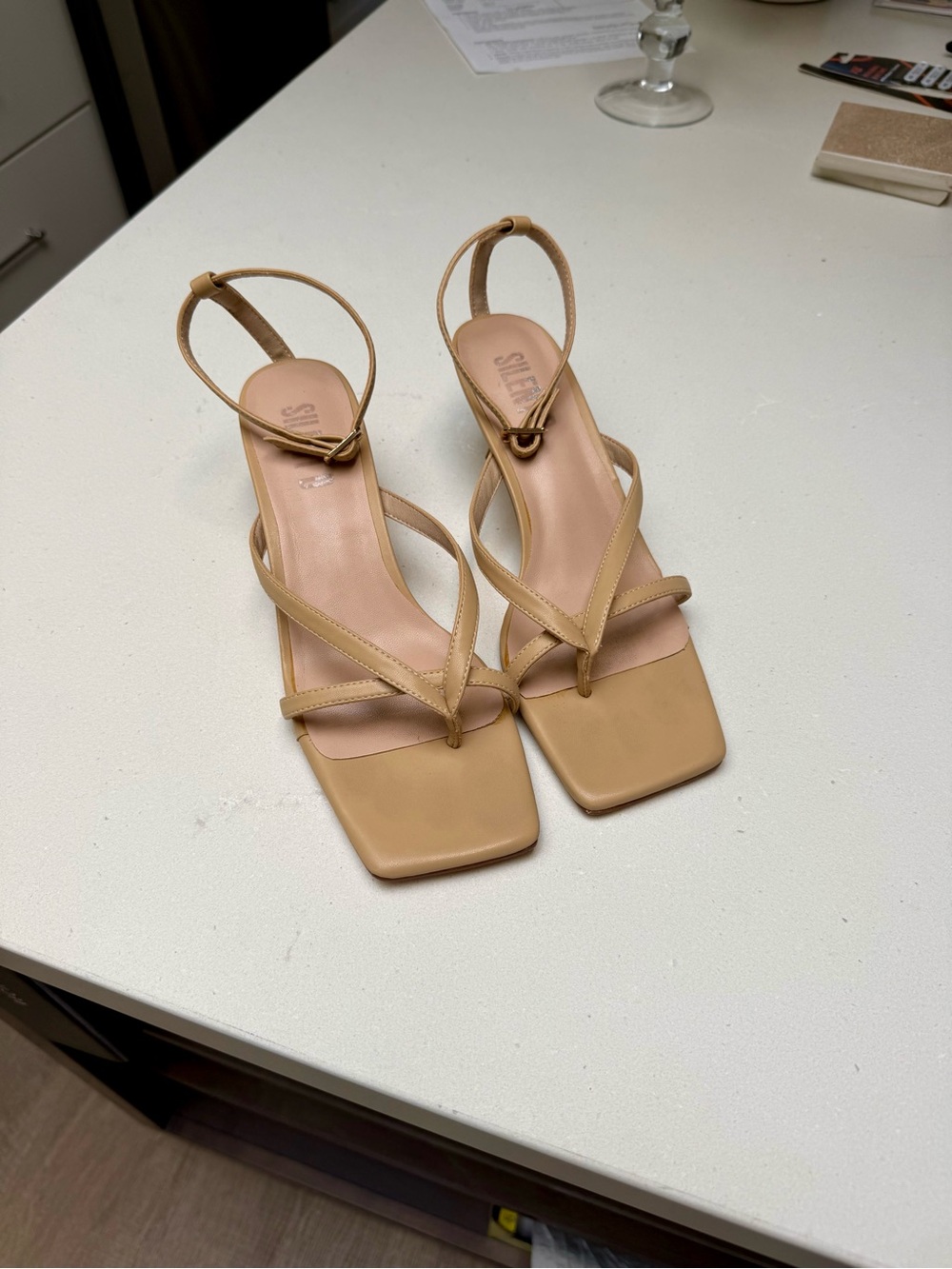 Silent D Jolie beige leather heels